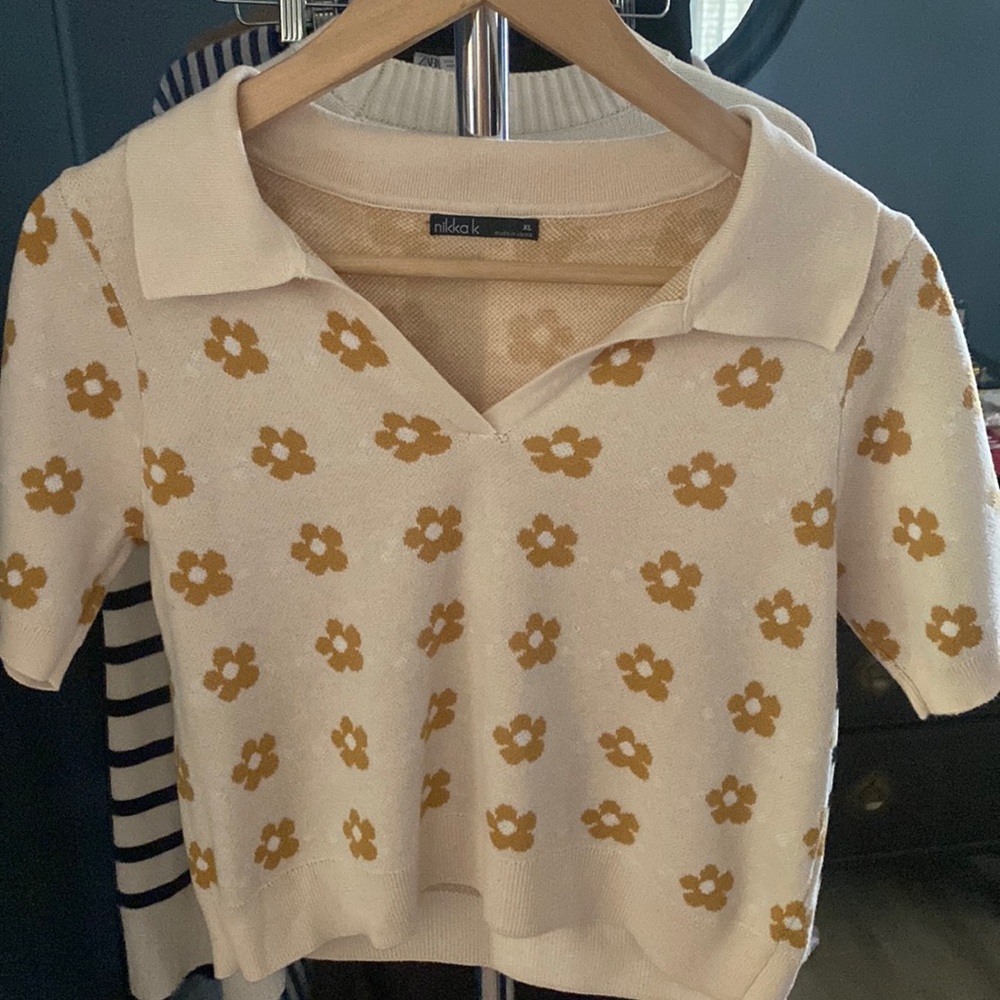 Nikkak Pullover Crop Sweater